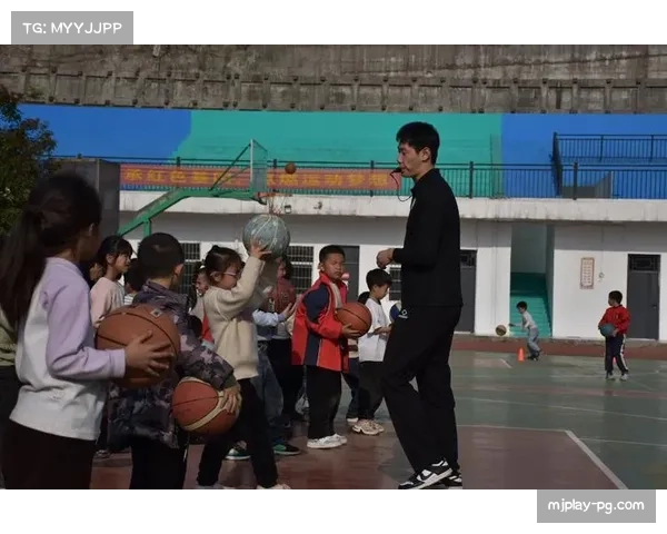 CBA联合教育部启动“篮球进校园”2026年公益活动 CBA联合教育部启动“篮球进校园”2026年公益活动